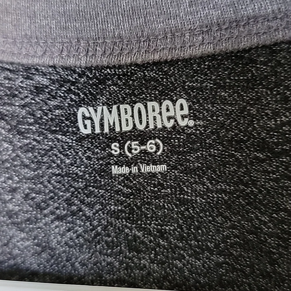 Gymboree small 5-6 gray colorblock tee